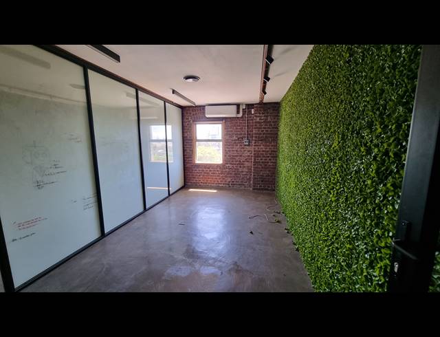 303M² OFFICE FOR SALE IN WOODSTOCK